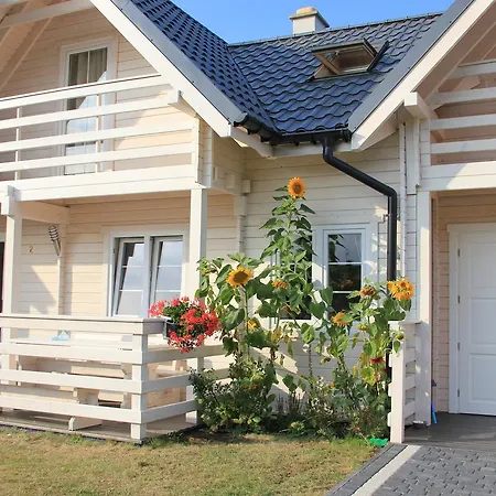 Деревянный коттедж Biale Domki Янтар