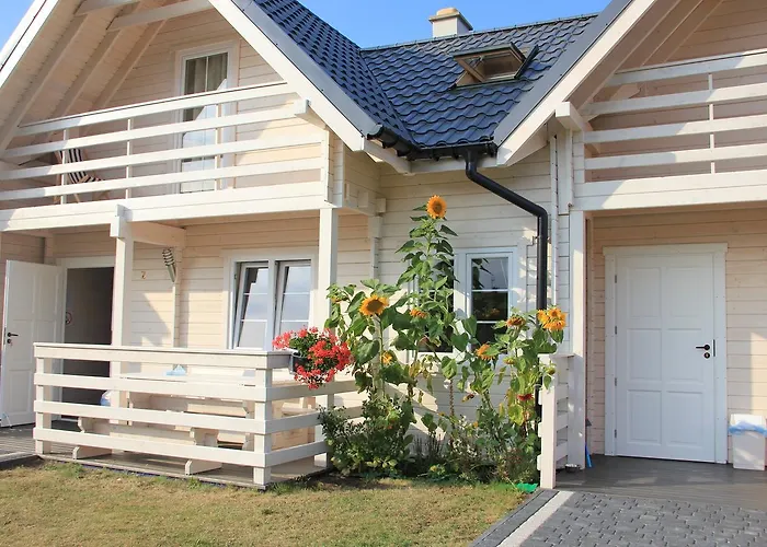 Деревянный коттедж Biale Domki Янтар